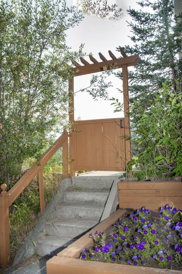 Tiga Bed And Breakfast 옐로나이프 외부 사진